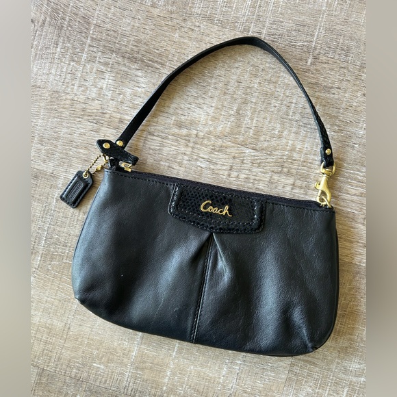 Coach Authentic Black Leather Wristlet Clutch gold hardware classic clean!! - Picture 4 of 12